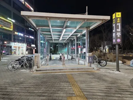 Godeok station