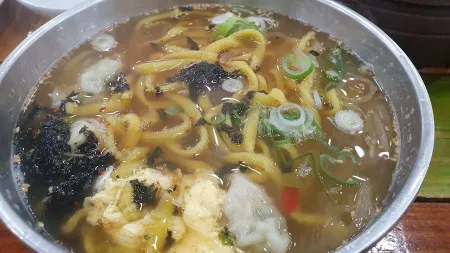 Samsam Guksu