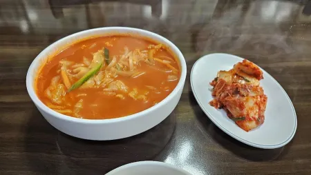 모메존칼국수