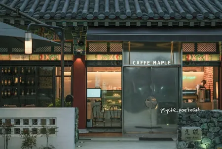 Cafe Maple