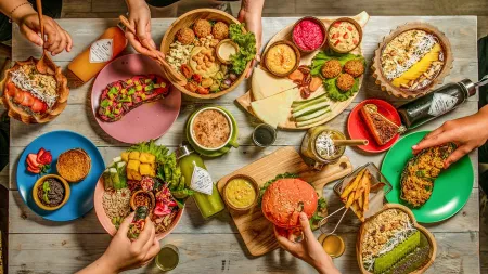 IVEGAN SUPERSHOP HANG DIEU- HEALTHY PLANT-BASED CAFE