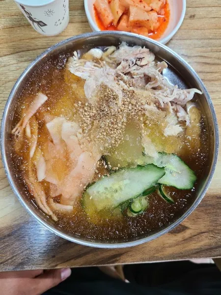 Yukgeori Guksu Baekhwajeom