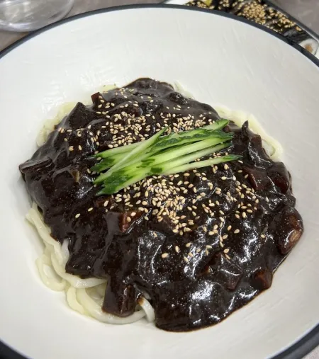 Yangsan Somunnan Son Kalguksu