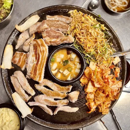 솥뚜껑돼지야