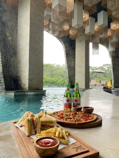 T'dung Restaurant Pool & Bar
