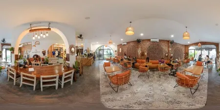 Roots Plant-Based Cafe