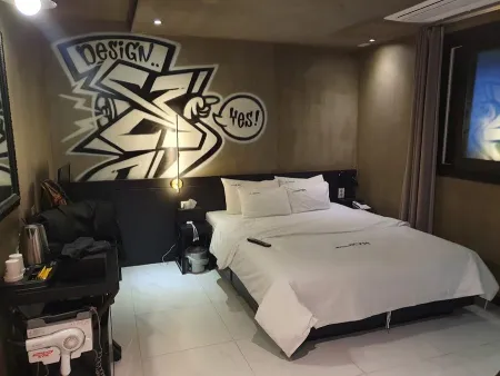 HOTEL BOX