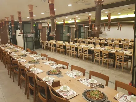 Gomegome Meat Hall