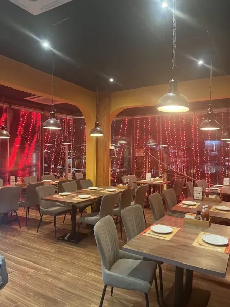 Cardi Pizzeria Bạch Đằng: Premium Steak & Pizza