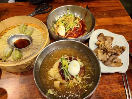 Oncheoncheon Gogi Juneun Milmyeon