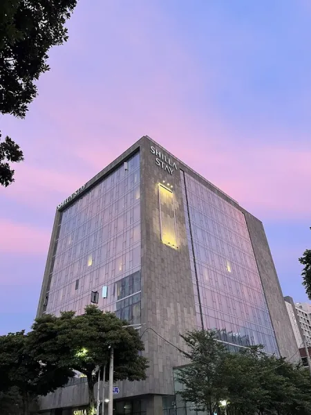 Hotel Alice and Trunk