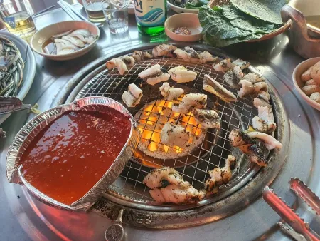 Cheongsapo KutZib Seafood Restaurant