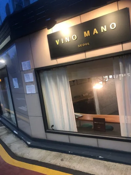 VINO MANO
