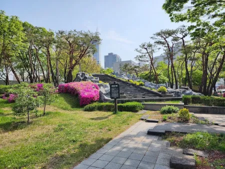 Hullyeonwon Park