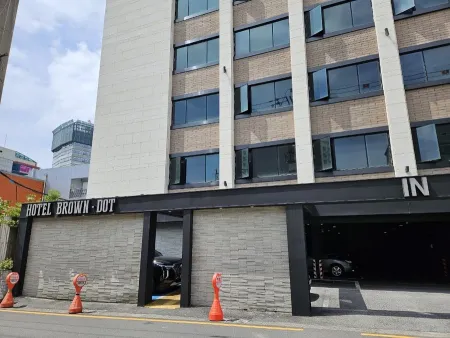 Brown Dot Hotel Suyeong