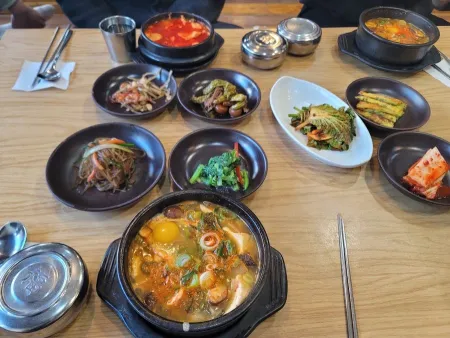 Seosomun Sundubu Bossam