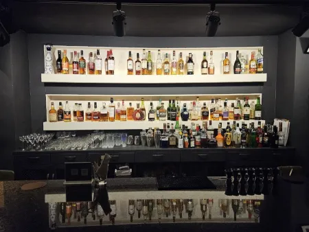Lucy Bar
