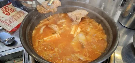 Baekchae Kimchi Jjigae