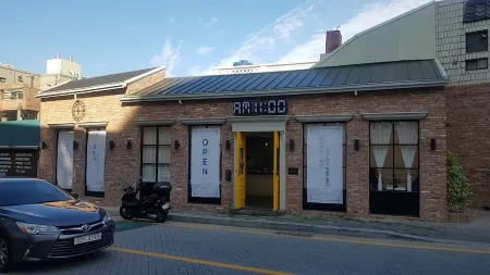 Cafe AM 11:00