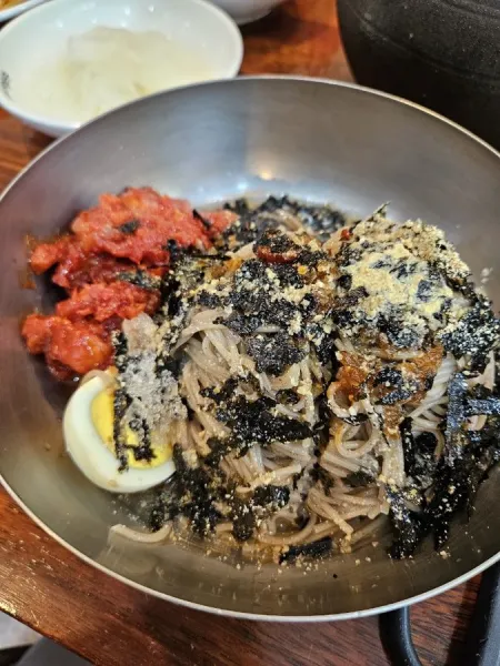 三橋里水泡菜蕎麥麵 釜山松亭店