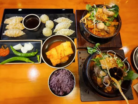 Namdareun Gamjatang Hakdong Sageori Branch