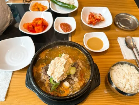 Kongpyeo Sutpyeo Gamjatang