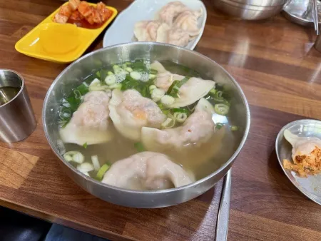 Cheonho-dong Eommasom Mandu