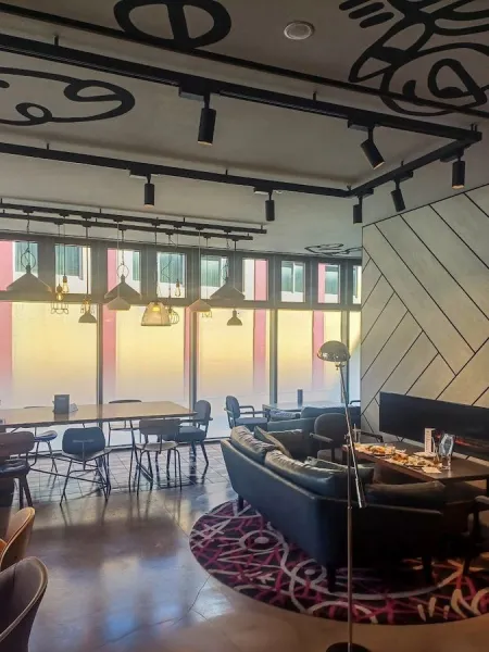 Bar Moxy