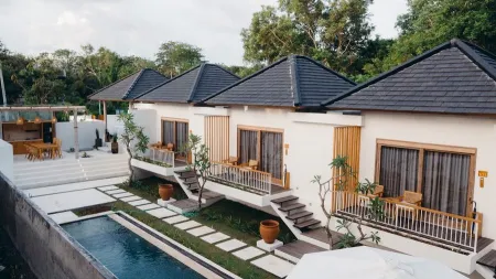 Uluwatu Wooden Villa