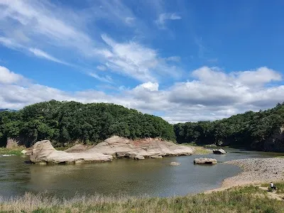 Hwajeokyeon (Yongbawi)