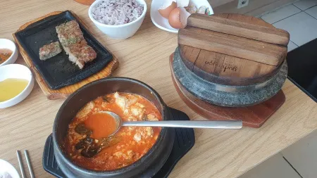 Dolggae Maeul Maetdol Sundubu Suyu Branch