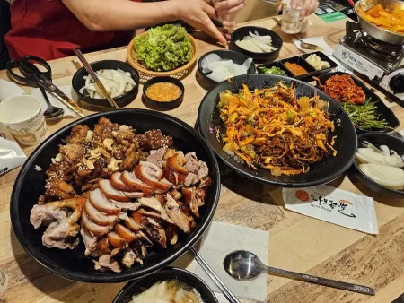 Jangmo Pigs' Feet Seomyeon
