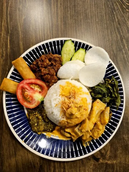 Warung Jaya Mbak Tia(Halal food)