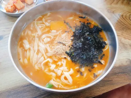 Gyodong Jang Kalguksu