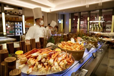 Grand Kitchen