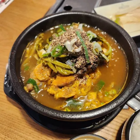 Mucheong Gamjatang