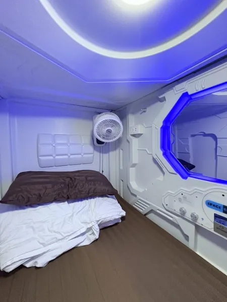 Kiwi Capsule Hotel Bangkok