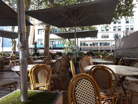 Bryant Park Café