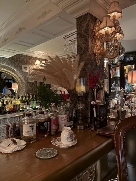 DRESSER