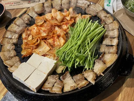 무쇠김치삼겹 군자점