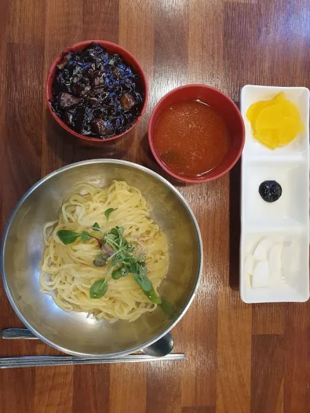 Hwapyeongdong Wang Naengmyeon