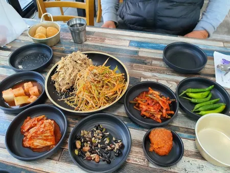 Hamdeok Dak Haejangguk