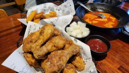 Kyochon Chicken Apgujeong-Sinsa Branch
