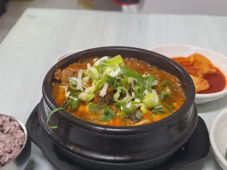 Sajikgol Ppyeodagwi Gamjatang Haejanguk