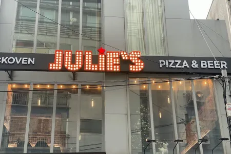Julie's Pizza