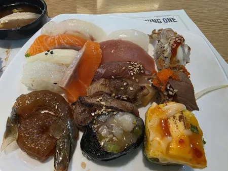 QooQoo Sushi, Roll and Salad Bar