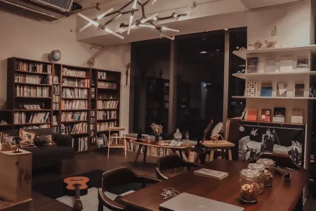 貳叄書房 jisaam books