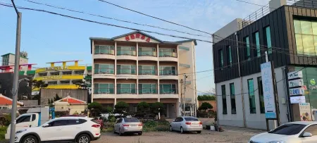 Jeju Yongdam House