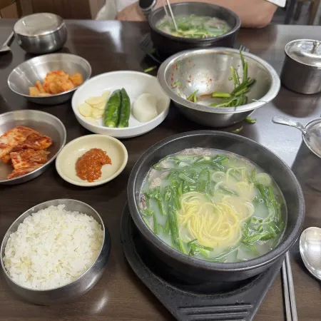 용강돼지국밥