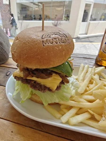 Mujigae Oncheoncheon Cafe Street Branch